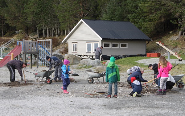 Dugnad - steinplukking