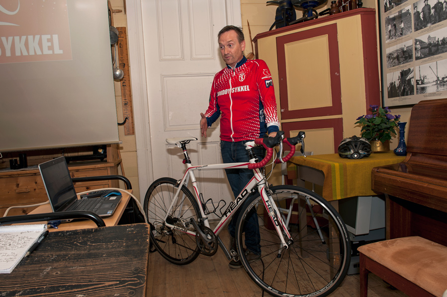 Per Kåre Flem med sykkel